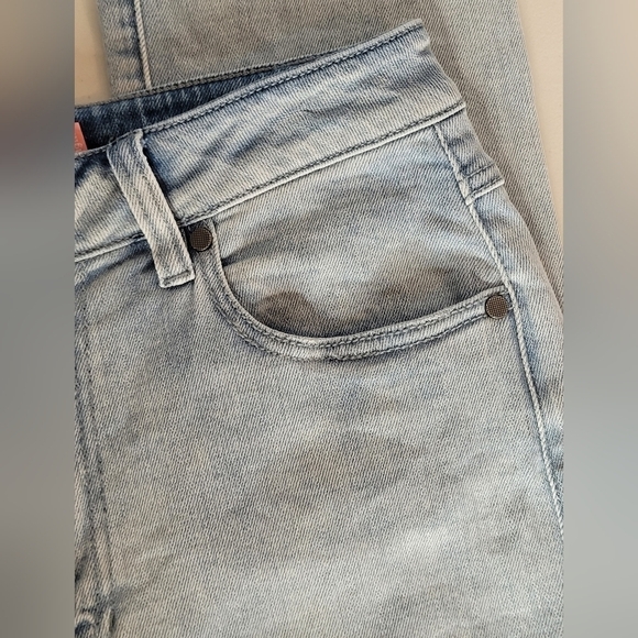 CAbi Higher High Rise Straight Leg Ice Blue Classic Jeans #5883 - Size 4 - Picture 5 of 13